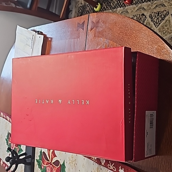 Heels - Picture 4 of 4